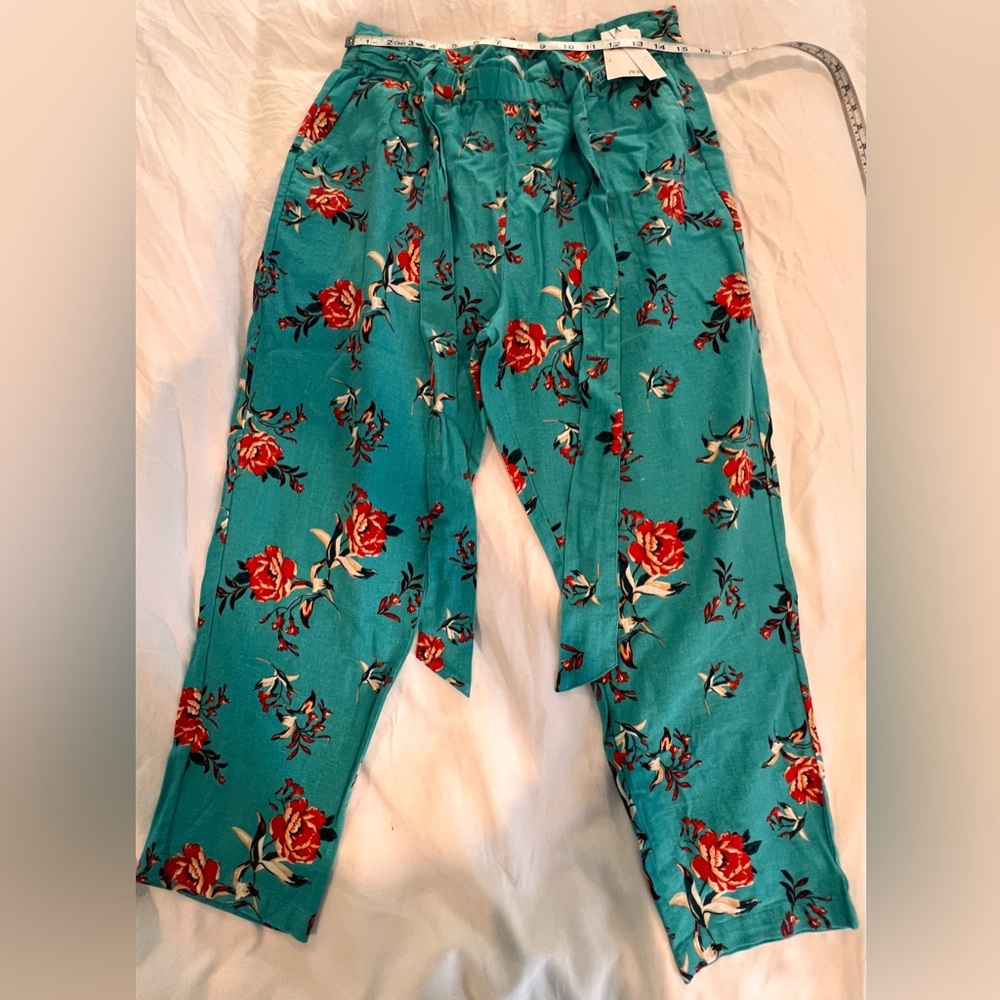 Abound – Tie Linen Blend Paperbag Pants. TEAL BALTIC ROSES / Size Large